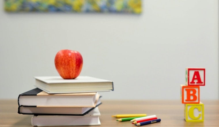 Chicago Teachers Union Hands Out Free Haircuts, Vaccines to 800-Plus Families
