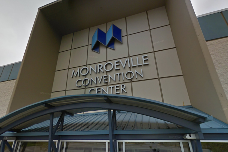 Christopher Lambert Collapses at Monroeville's Steel City Con