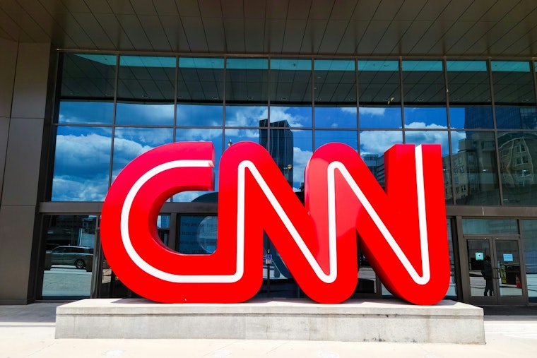 CNN Mistakes Vegas Dolly Parton Impersonator for Icon, Issues Apology