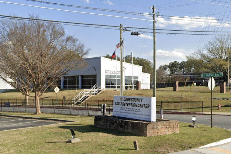 Cobb County Jail Lets Incarcerated Moms Hug Their Kids Again
