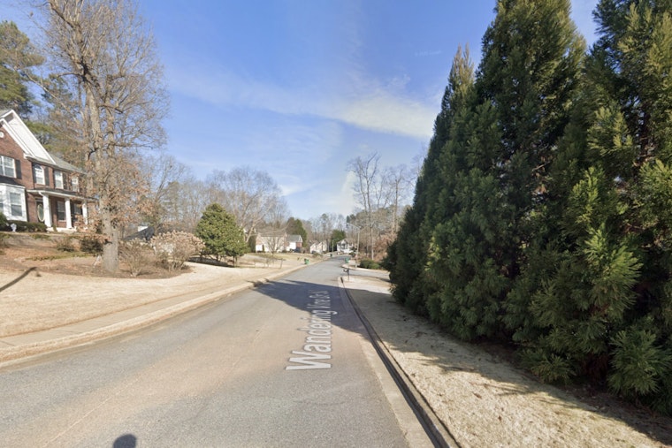 Cobb SWAT Surrounds Barricaded Mableton Home, Shuts Down Wandering Vine Drive