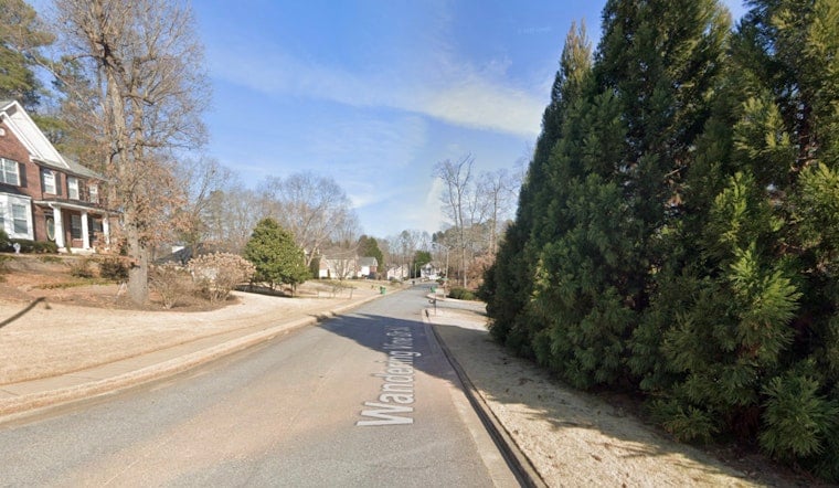 Cobb SWAT Surrounds Barricaded Mableton Home, Shuts Down Wandering Vine Drive
