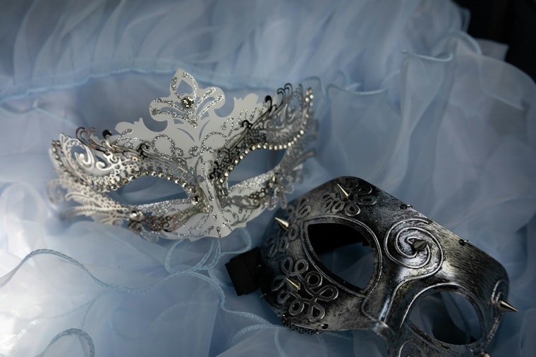 Corona Del Mar’s Roger’s Gardens Unmasks Free ‘Moonlight Masquerade’ Halloween Spectacle