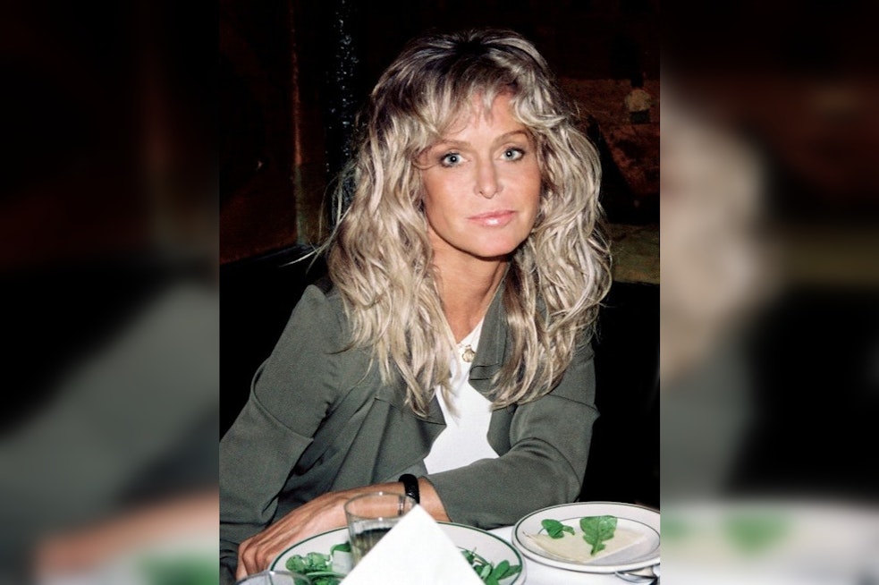 Corpus Christi Approves Bronze Farrah Fawcett Statue Near Selena Memorial