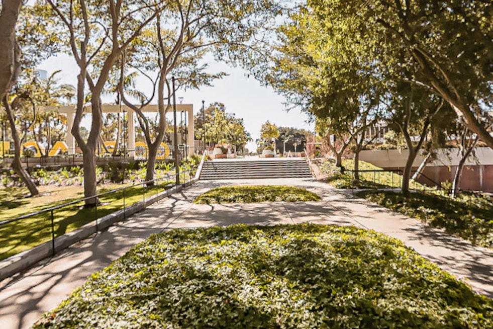 CSULB Move-In Day Arrives With La Playa Hall Still Unfinished, Families On Edge