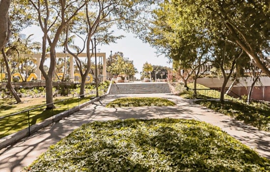CSULB Move-In Day Arrives With La Playa Hall Still Unfinished, Families On Edge