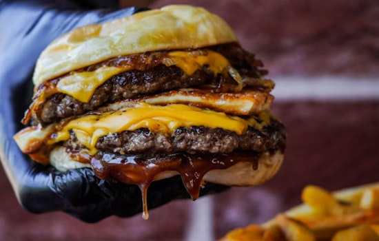 Da Burger Wing Hub Lands on Keʻeaumoku With $160 Tomahawk and 1.5-Pound Wagyu Burger