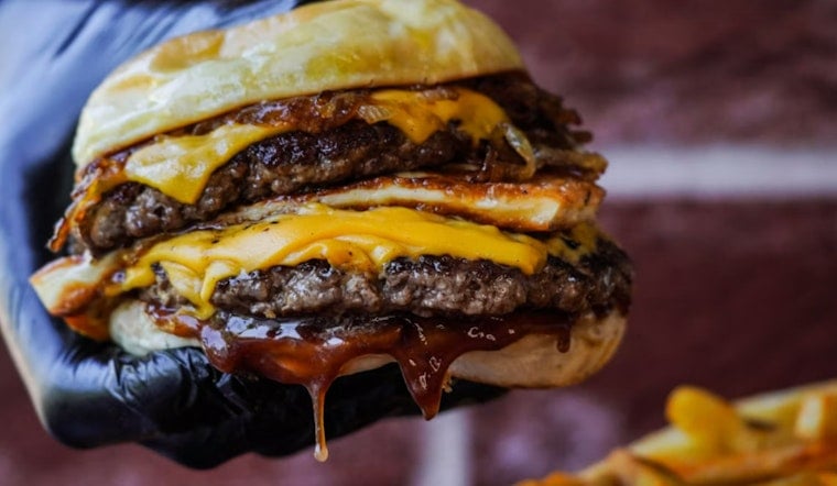 Da Burger Wing Hub Lands on Keʻeaumoku With $160 Tomahawk and 1.5-Pound Wagyu Burger
