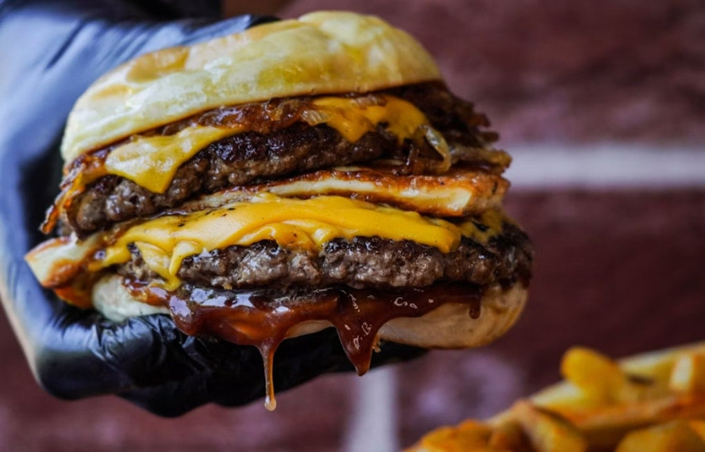 Da Burger Wing Hub Lands on Keʻeaumoku With $160 Tomahawk and 1.5-Pound Wagyu Burger