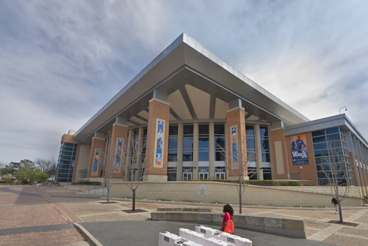 Dallas Boxer Alycia Baumgardner Chases History at Arlington's College Park Center