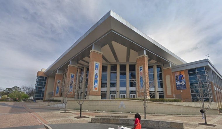 Dallas Boxer Alycia Baumgardner Chases History at Arlington's College Park Center