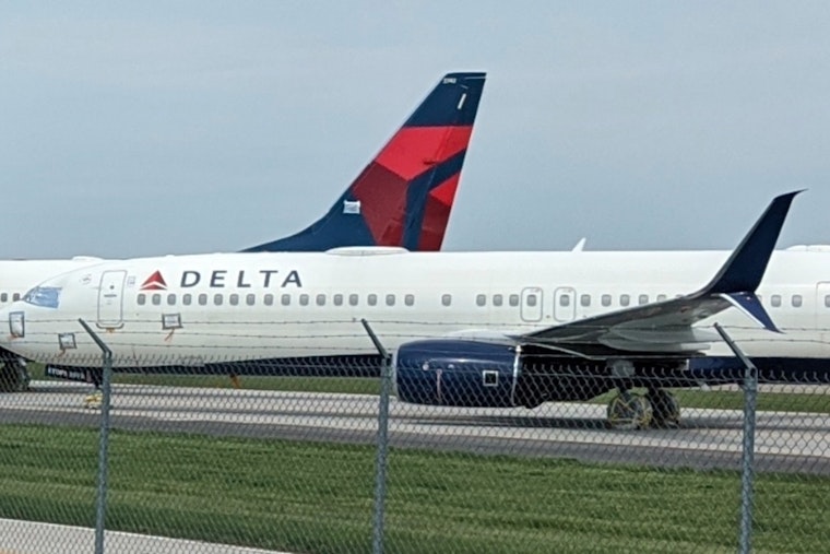 Delta 757 Bound for Orlando Evacuated on Atlanta Taxiway Over Cockpit Fumes
