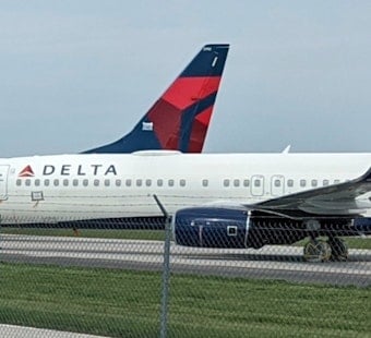 Delta 757 Bound for Orlando Evacuated on Atlanta Taxiway Over Cockpit Fumes