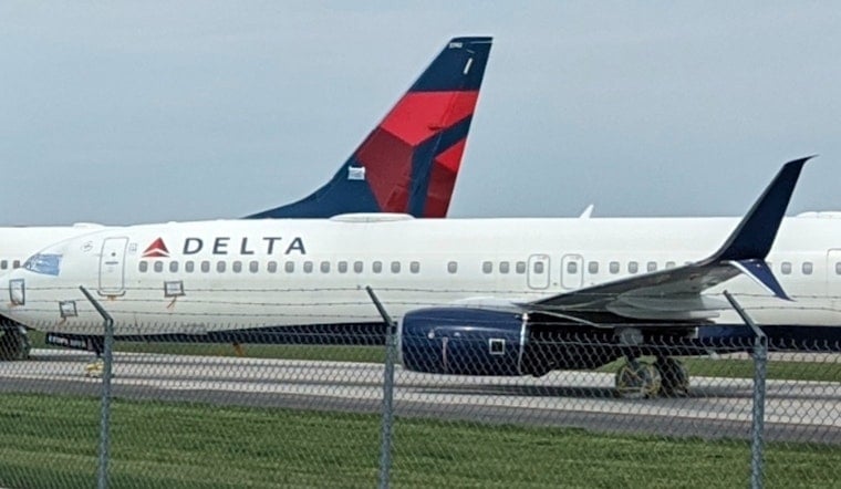 Delta 757 Bound for Orlando Evacuated on Atlanta Taxiway Over Cockpit Fumes