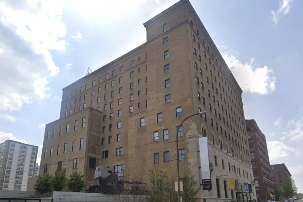 Downtown St. Louis Hotel Marks 100 Years With Jazz, Art and a $192.60 Room Rate