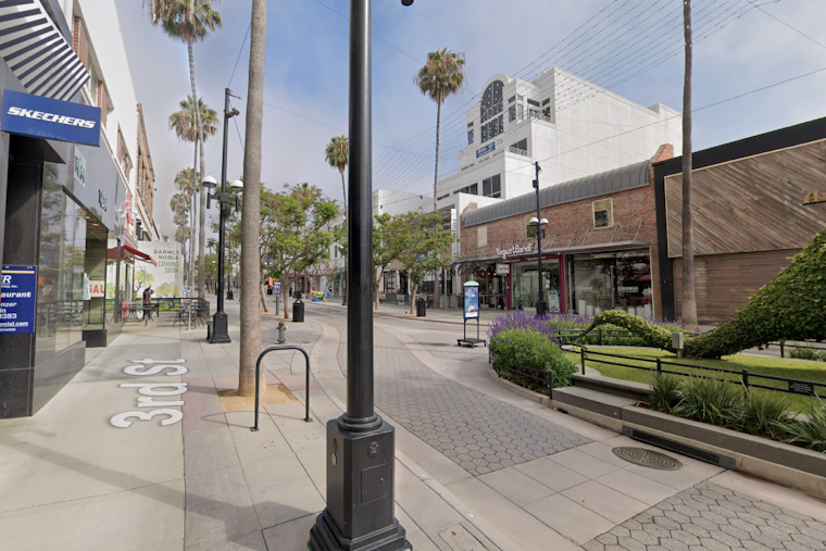 Dragon Alley Swaps Coffee Cups for Smash Burgers on Santa Monica's Promenade