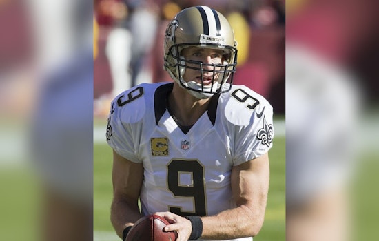 Drew Brees Catches Falling Barricade During Canton Hall of Fame Walk