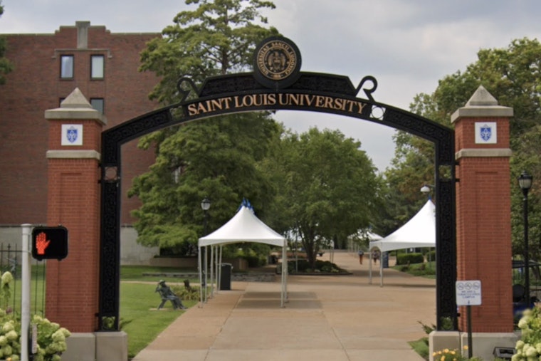 Ed Helms Basketball Comedy Films at SLU, Needs 1,800 St. Louis Extras