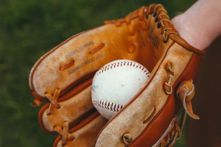 Ex-Braves Pitcher Turned Oklahoma Coach Punches Down Knife-Wielding Man at Hotel