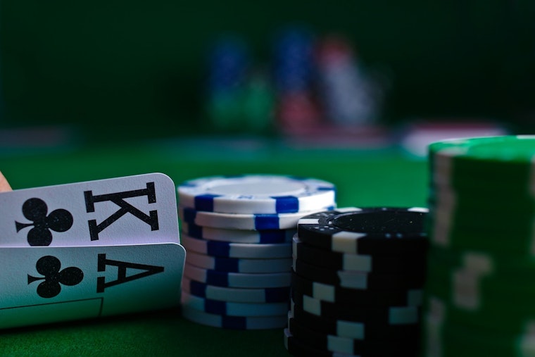 Florida Sues Chumba, Stake and LuckyLand, Says Sweepstakes Casinos Fleece Seniors, Kids
