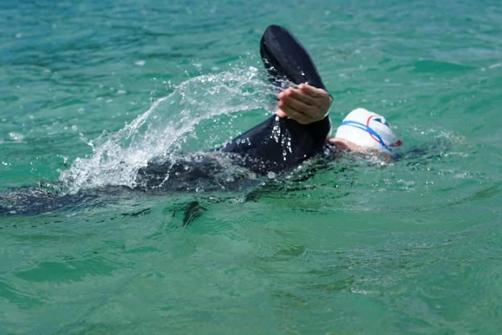 Former Las Vegas Swimmer, 47, Crosses English Channel After 18 Months of Training