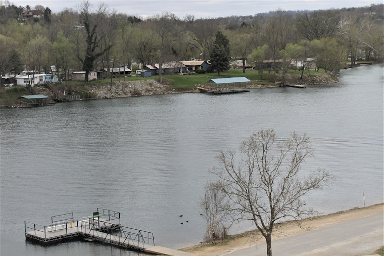 Forsyth Man, 79, Dies After Car Crosses Highway Y, Plunges Into Lake Taneycomo
