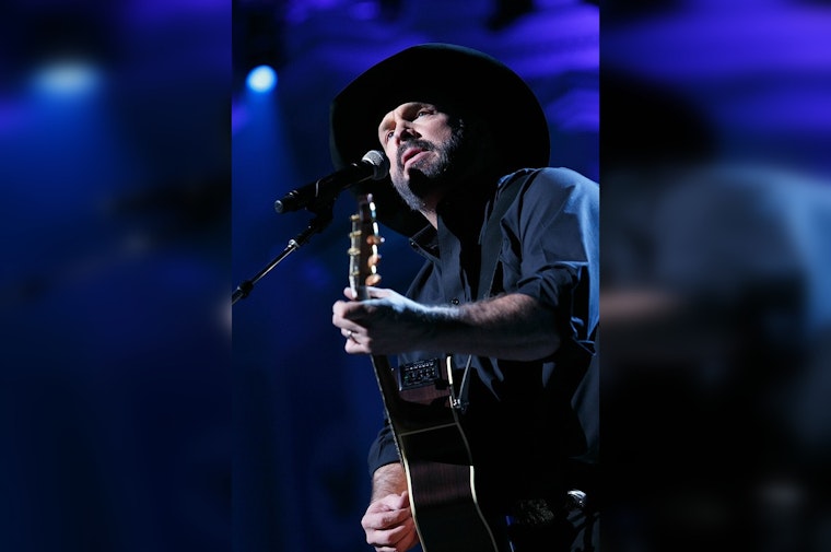Garth Brooks’ Arena Stampede Thunders Into Rosemont’s Allstate Arena
