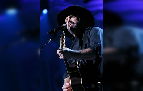 Garth Brooks’ Arena Stampede Thunders Into Rosemont’s Allstate Arena