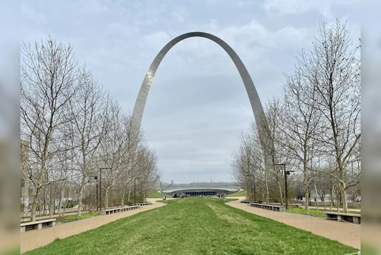 Gateway Arch Goes Dark All September to Guide Migrating Birds Safely South