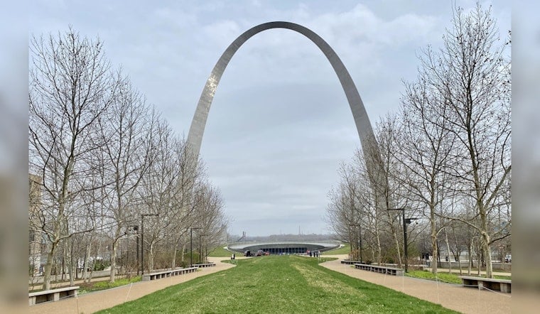 Gateway Arch Goes Dark All September to Guide Migrating Birds Safely South