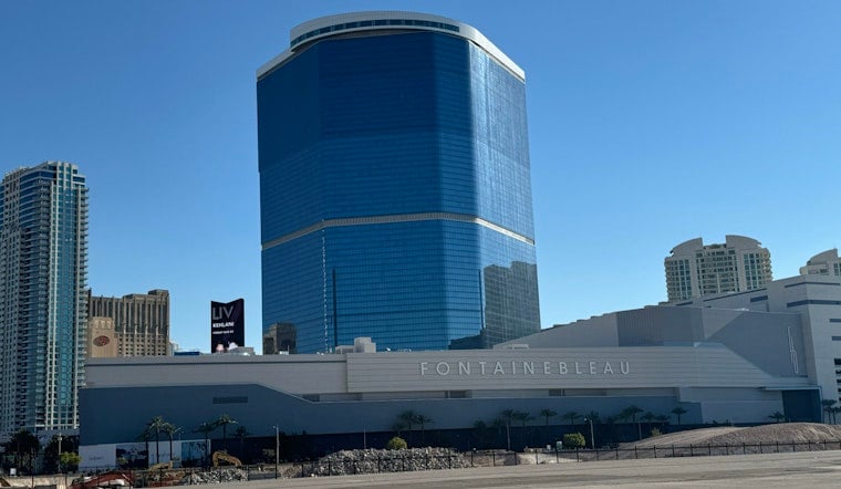 Glass Falls From Fontainebleau Las Vegas Tower, Strikes Cars Below
