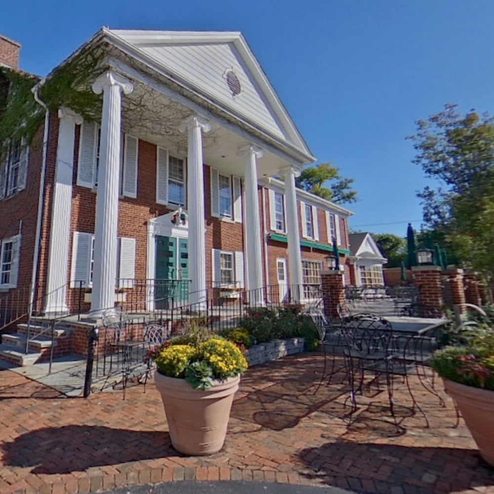 Glenview's Hackney's on Lake Closes After 71 Years, Shifts to Harms Road