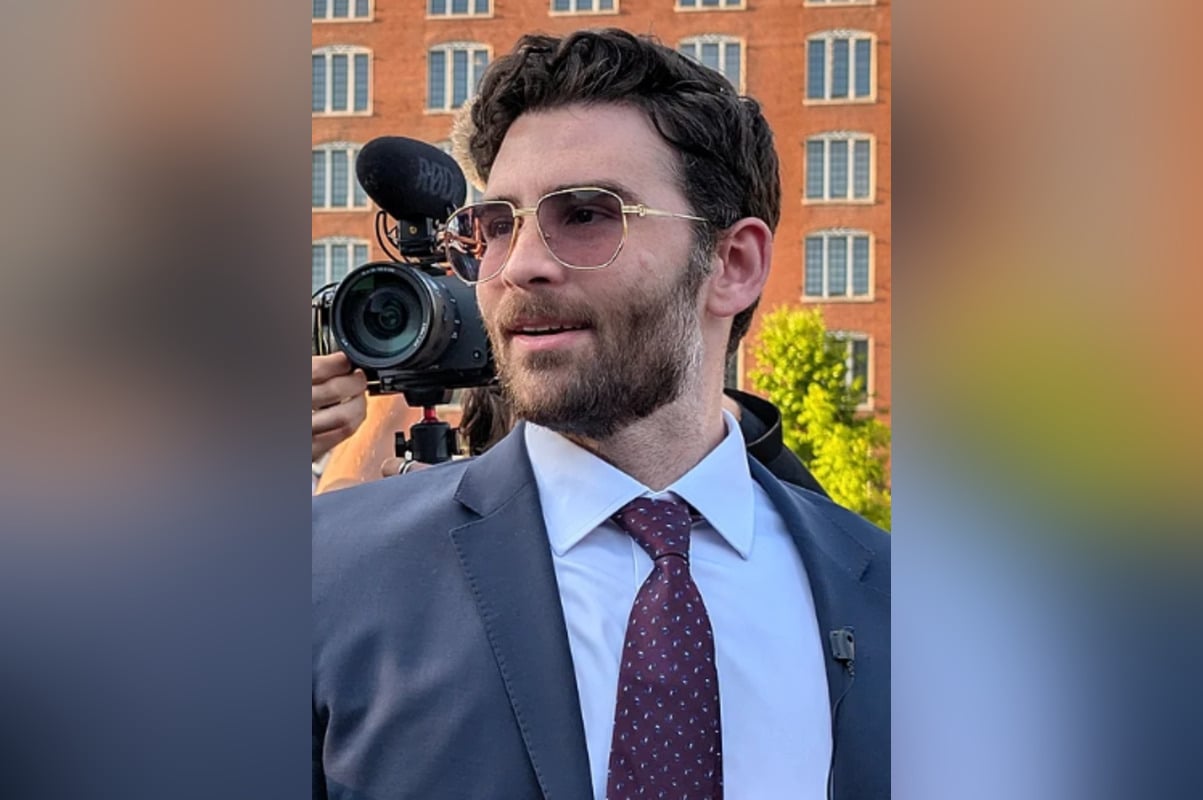 Hasan Piker Sings Charlie Kirk Death Meme Onstage, Sparks Conservative Fury