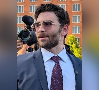 Hasan Piker Sings Charlie Kirk Death Meme Onstage, Sparks Conservative Fury