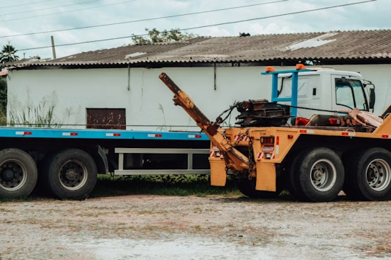 Hawaii Lawmakers Weigh Crackdown on Towing Firms After $33,000 Guardrail Bill