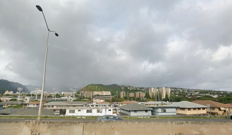 High Tides and Strong Winds as Honolulu Braces for Offshore Tropical Threat