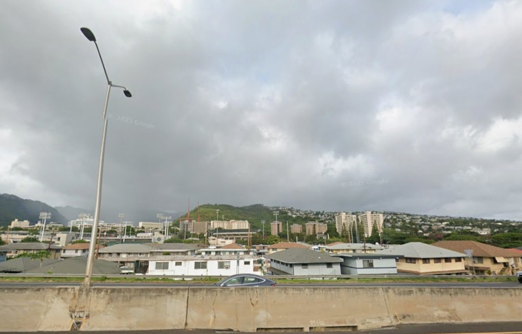 High Tides and Strong Winds as Honolulu Braces for Offshore Tropical Threat