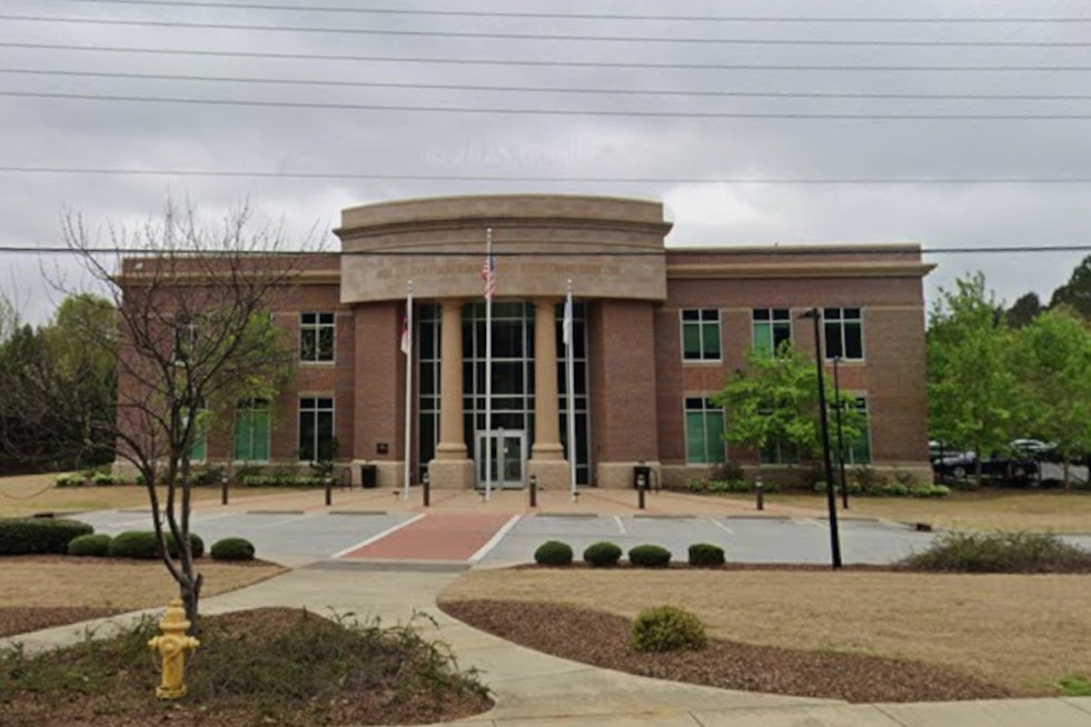 Holly Springs Bus Chaos - Parent Blocks Driver, Kids Flee Through Emergency Door