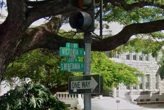 Honolulu Police Cruiser Strikes Pedestrian on Beretania, Man Hospitalized
