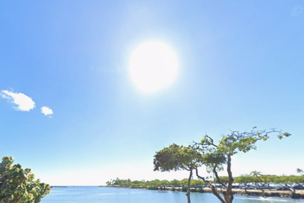 Honolulu Sunshine Gets Washed Out by Wet, Windy Weekend as Tropical System Looms