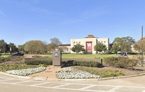 Houston Cougars Cross 7,000 Freshmen as Regents Slash Core Classes 47%