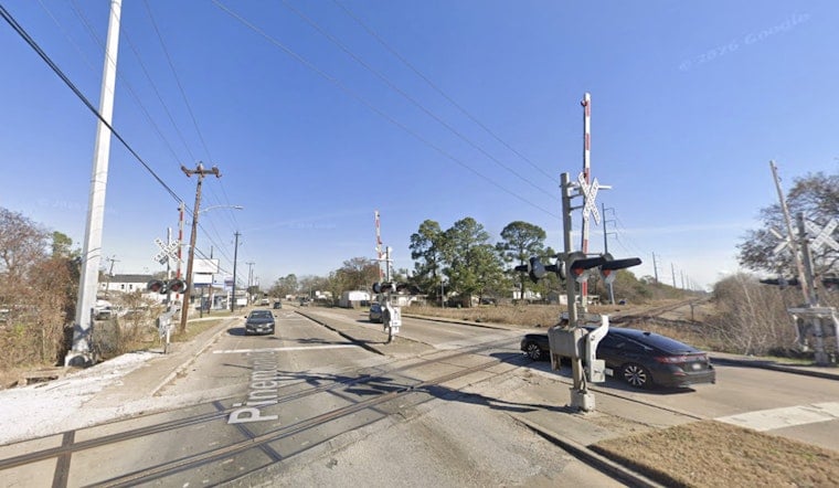 Houston Driver, 6-Foot-4, Holds Up 40-Pound Rail Gate for Hours on Pinemont