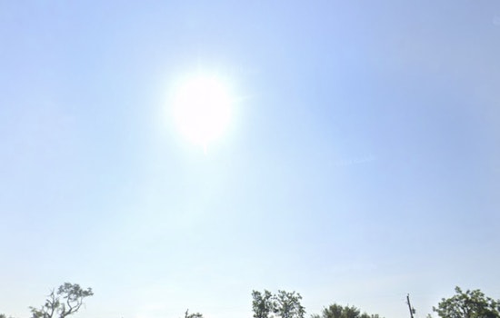 Houston Sizzles Toward 97 as Steamy Weekend Storm Chances Bubble Up