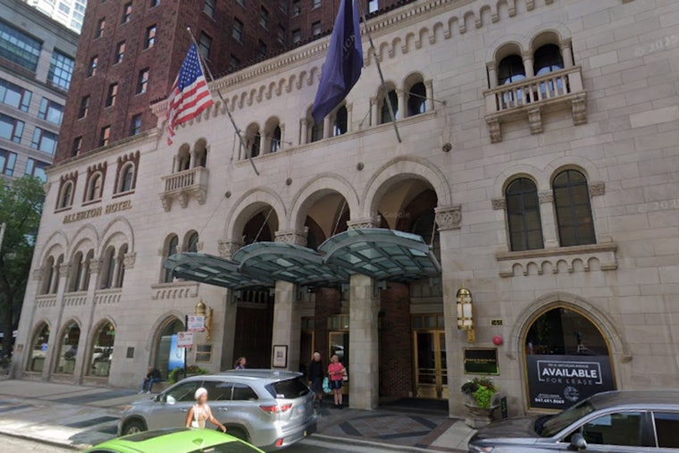 Hundreds of Tall Chicagoans Gather at Allerton Hotel, Finally See Eye-to-Eye