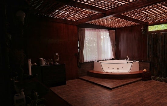 Indio Day Spa Loses License Over 1,000-Foot Massage Rule, Fights Back