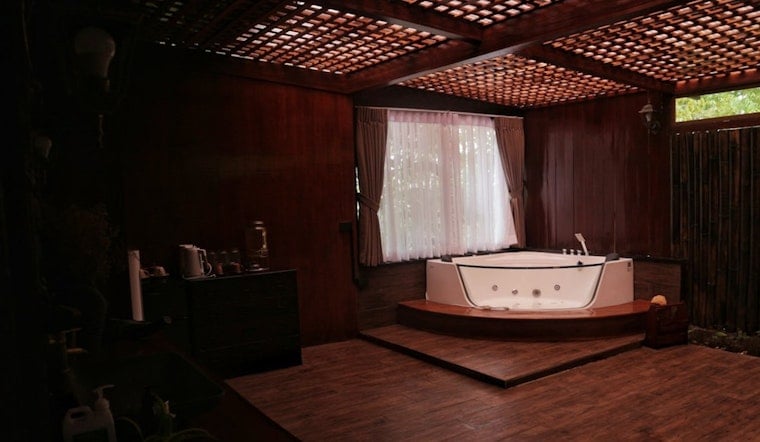 Indio Day Spa Loses License Over 1,000-Foot Massage Rule, Fights Back