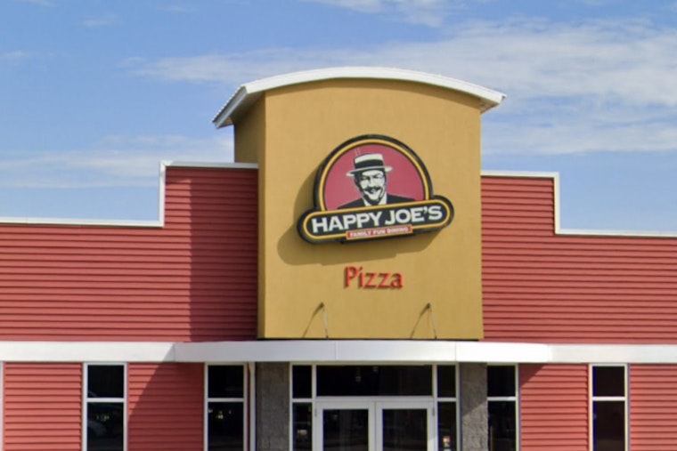 Iowa Pizza Chain Famous For Taco Pizza Finally Invades Twin Cities Metro