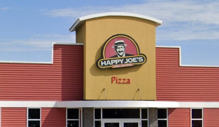 Iowa Pizza Chain Famous For Taco Pizza Finally Invades Twin Cities Metro