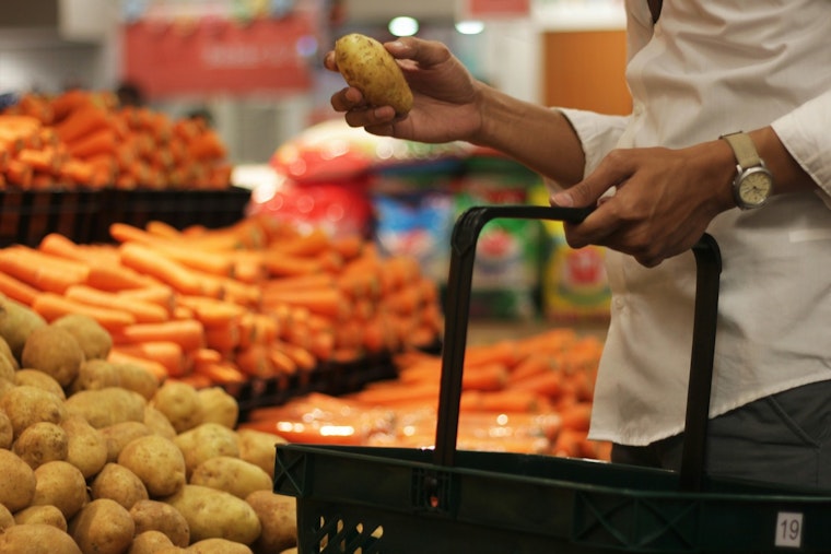 Jacksonville Food Pantries Scramble as SNAP Cuts Push More Families to the Door