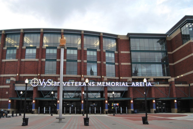 Jacksonville Waves Honor Ex-Hoops Star Sierra McKnight in Her Stage 4 Cancer Fight